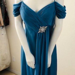 Beautiful evening gown! Size 10 - Alex Evenings